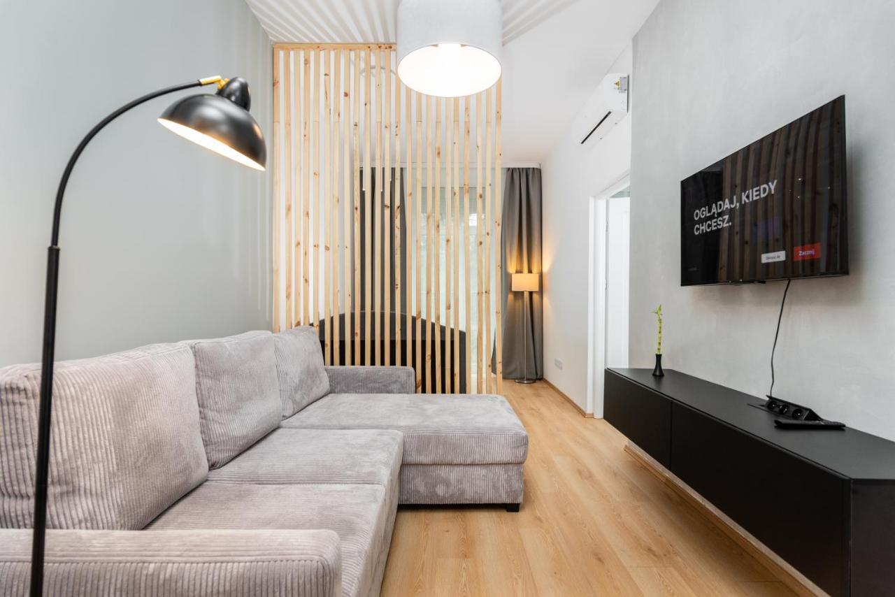 Modern Centrally Located Apartments - By Upstairs Krakow Exterior photo
