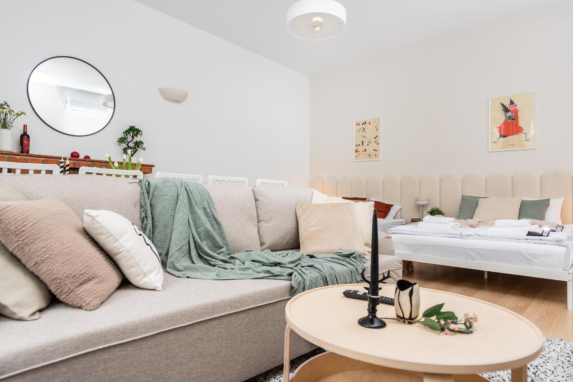Modern Centrally Located Apartments - By Upstairs Krakow Exterior photo
