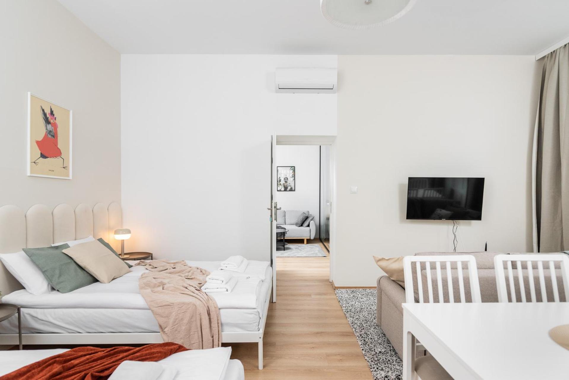 Modern Centrally Located Apartments - By Upstairs Krakow Exterior photo