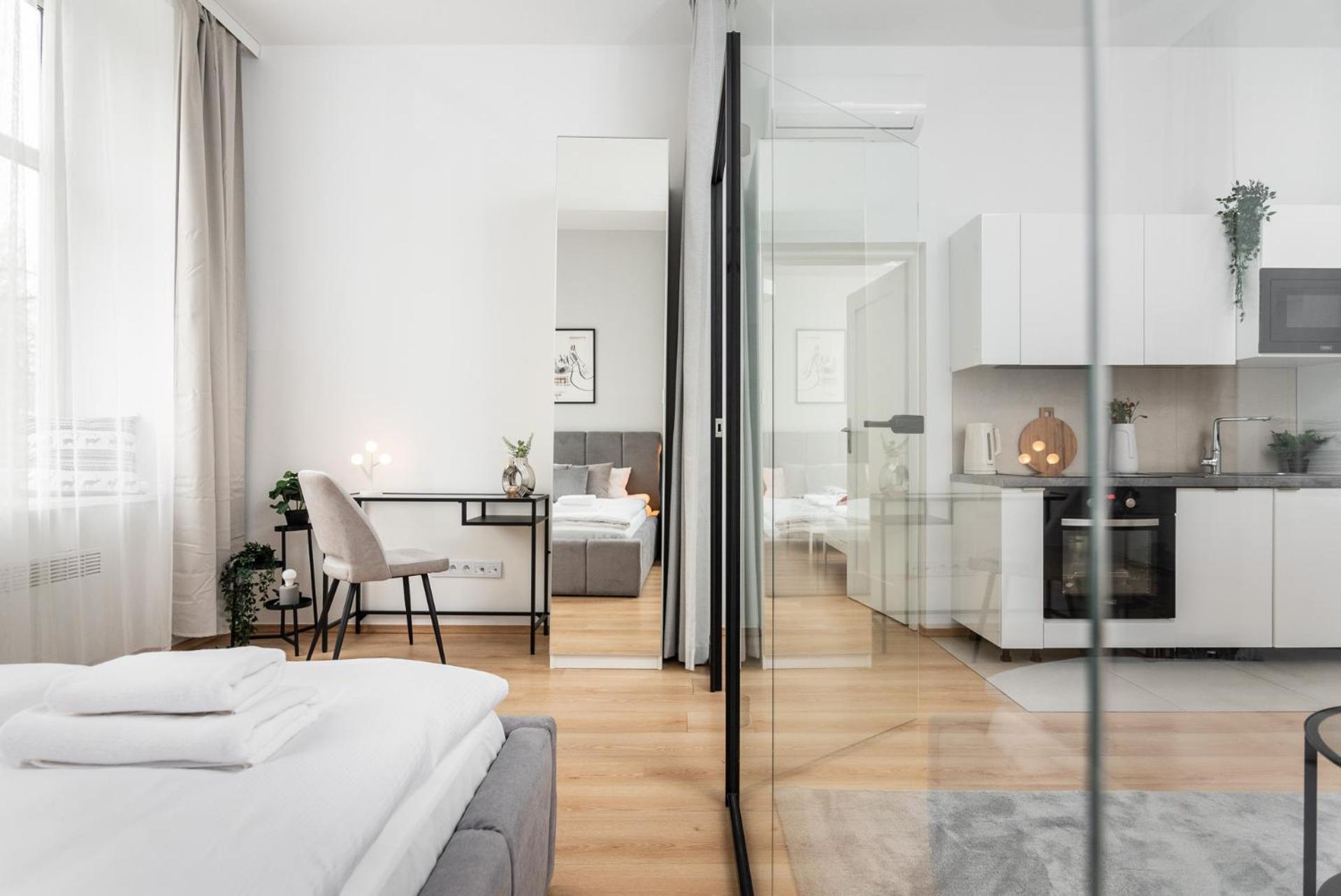 Modern Centrally Located Apartments - By Upstairs Krakow Exterior photo