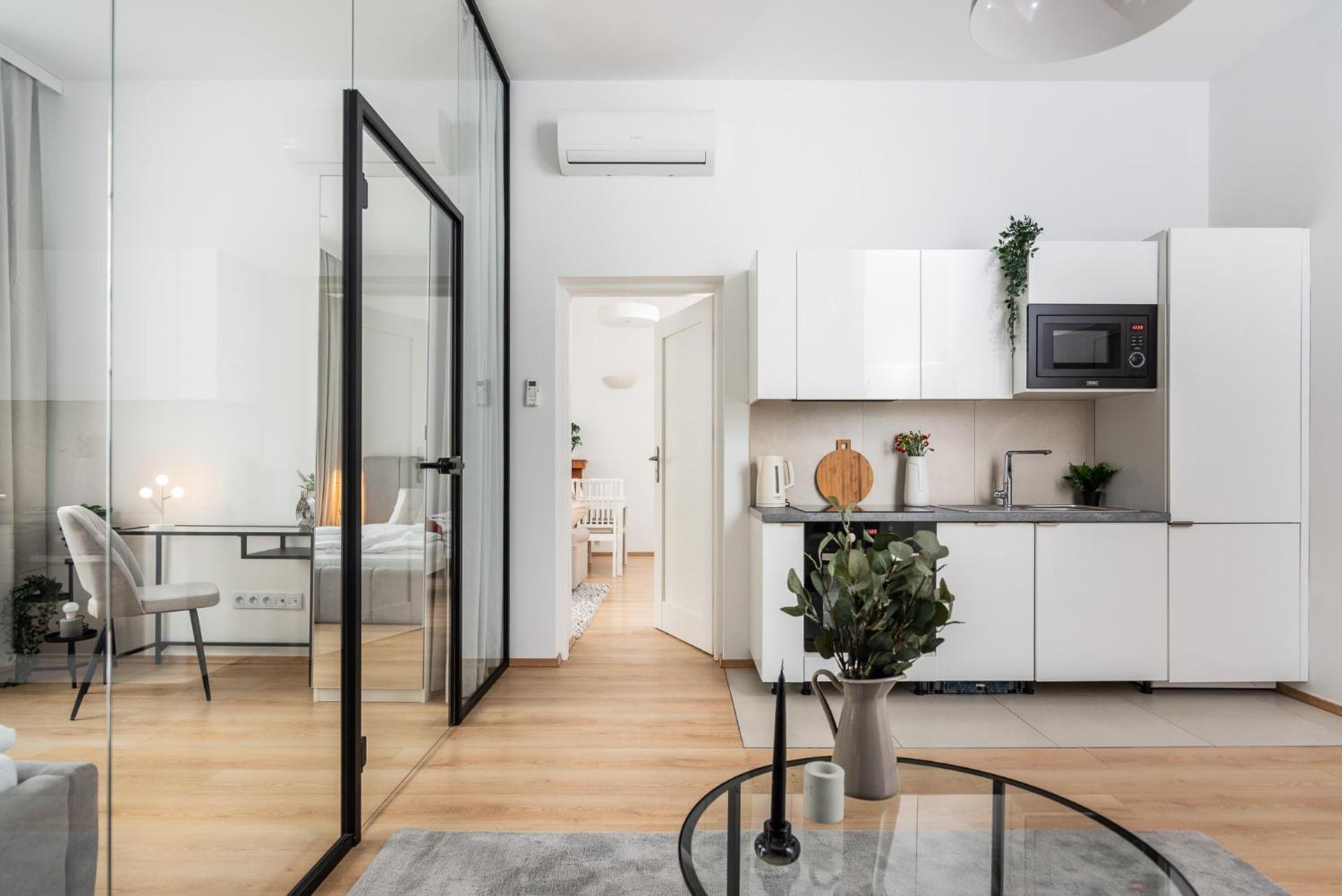 Modern Centrally Located Apartments - By Upstairs Krakow Exterior photo